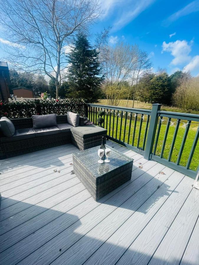 Sunbird With Hot Tub Holiday home York